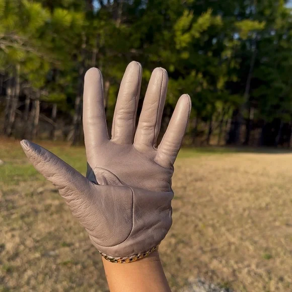 Henri Bendel Taupe Leather Gloves with Gold Chain - Picture 5 of 7